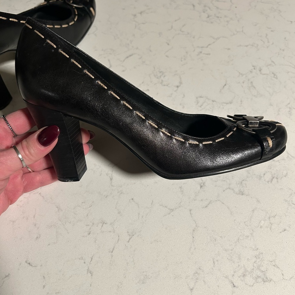 RSVP Collection Contrast Stitch Buckle hardware black leather pumps 8.5 classic - Picture 7 of 13